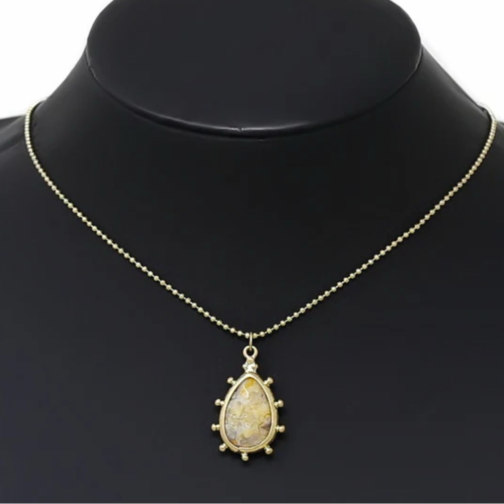 Elegant Gold Teardrop Pendant Necklace Women’s Stone New